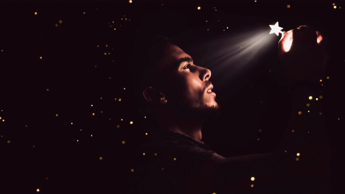 Aunque duela, tienes que aceptar que a veces eres solo un escalón en la vida de alguien, pero siéntete feliz por ello