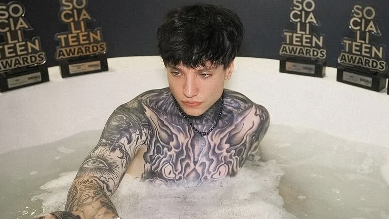 Cry arrasa en los Socialiteen Awards 2025 y celebra con sensuales fotos